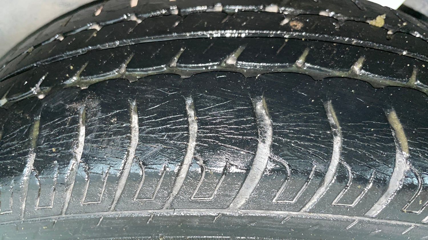 Used 2015 Maruti Suzuki Wagon R VXI Petrol Manual tyres LEFT REAR TYRE TREAD VIEW