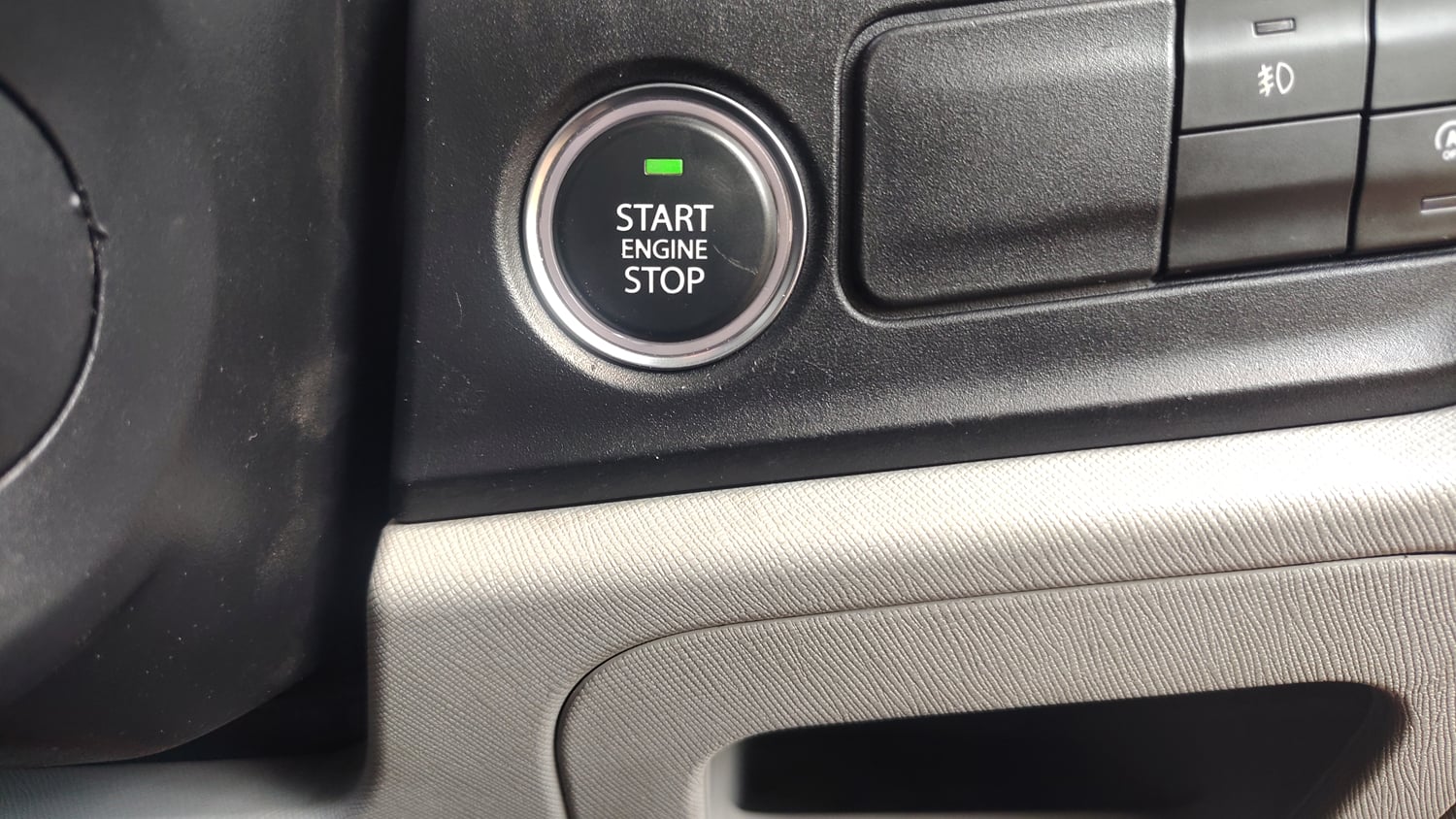Used 2020 Tata Altroz XT Petrol Petrol Manual top_features Keyless start