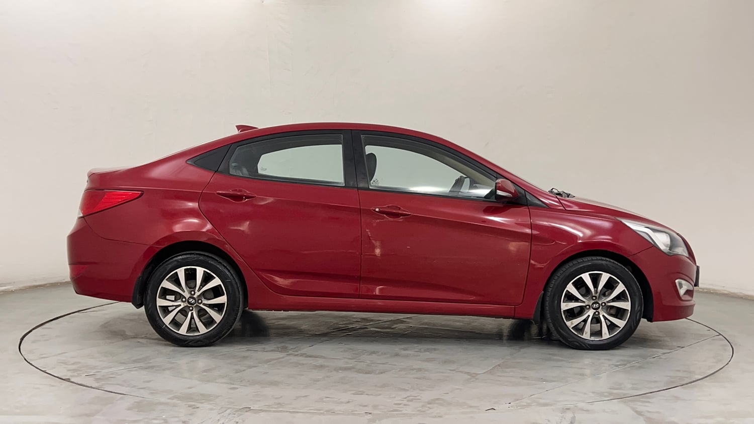 Used 2016 Hyundai Verna 1.6 CRDI SX Diesel Manual exterior RIGHT SIDE VIEW