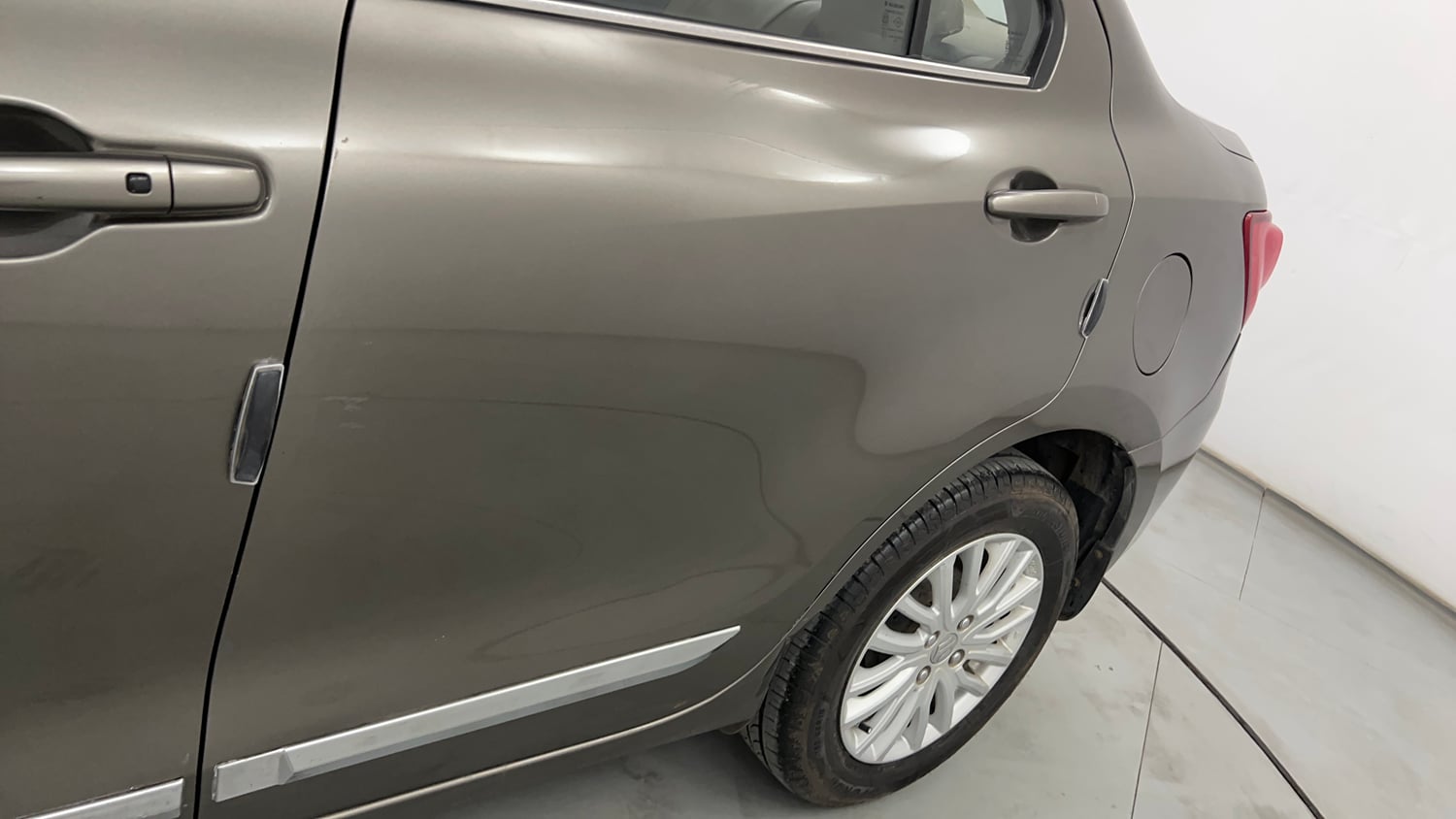 Used 2017 Maruti Suzuki Dzire ZXi AMT Petrol Automatic dents MINOR SCRATCH
