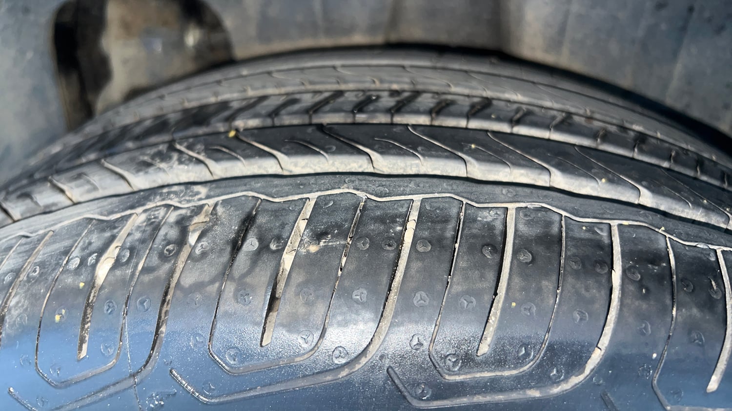 Used 2025 Mahindra XUV 3XO AX7 1.2 Petrol AT Petrol Automatic tyres LEFT REAR TYRE TREAD VIEW