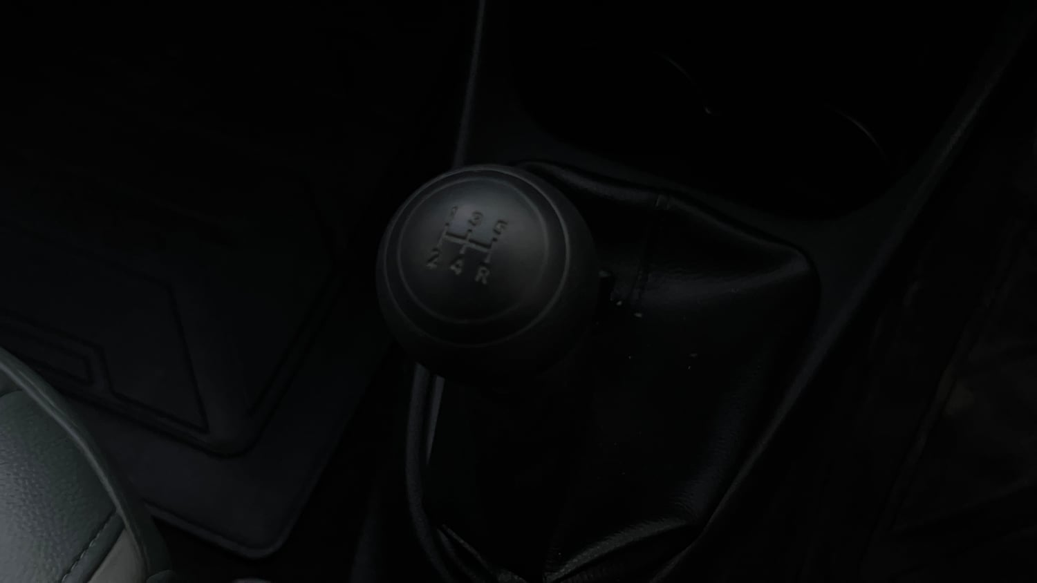 Used 2013 Toyota Etios Liva G Petrol Manual interior GEAR  KNOB VIEW