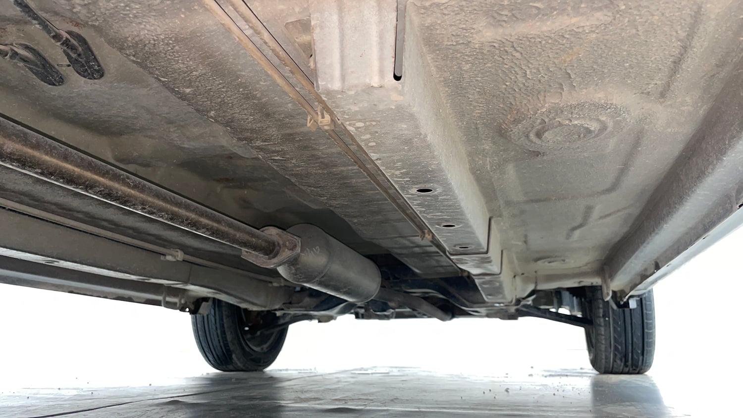 Used 2015 Maruti Suzuki Wagon R VXI Petrol Manual extra REAR RIGHT UNDERBODY VIEW