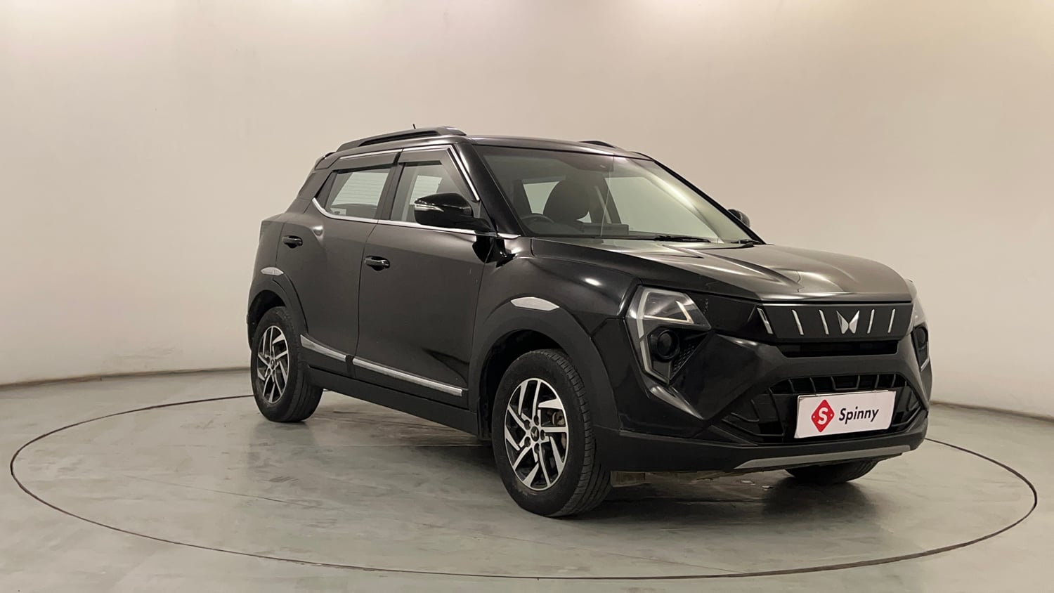Used 2024 Mahindra XUV 3XO AX5 1.5 Diesel Diesel Manual exterior RIGHT FRONT CORNER VIEW