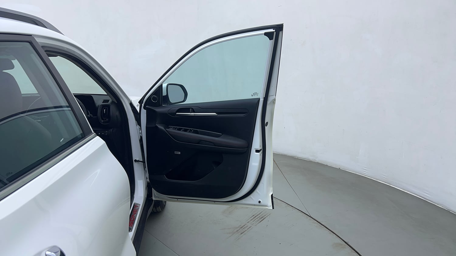 Used 2022 Kia Sonet GTX Plus 1.0 iMT Petrol Manual interior RIGHT FRONT DOOR OPEN VIEW