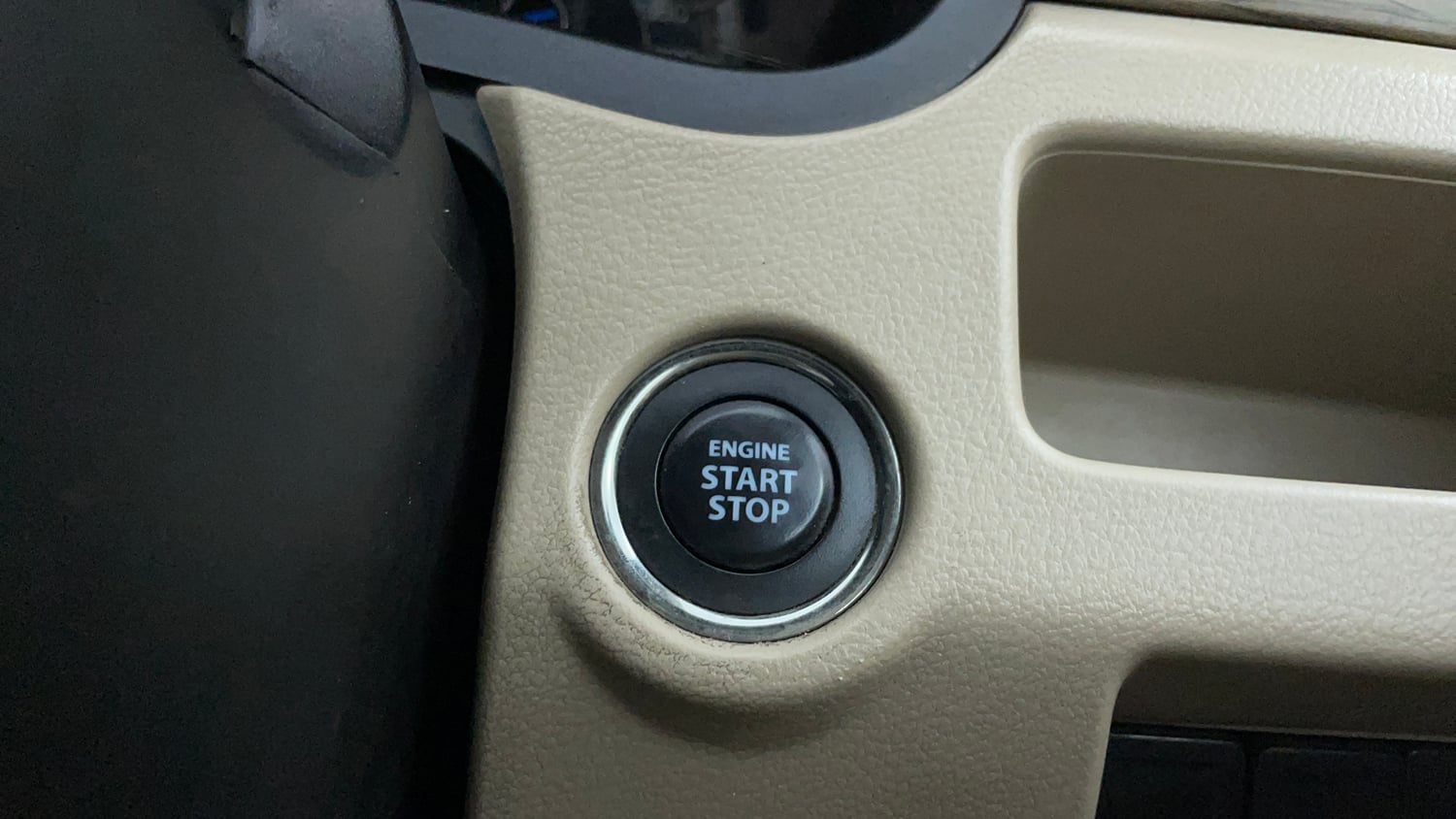 Used 2022 Maruti Suzuki Ciaz Zeta 1.5 Petrol Manual top_features Keyless start
