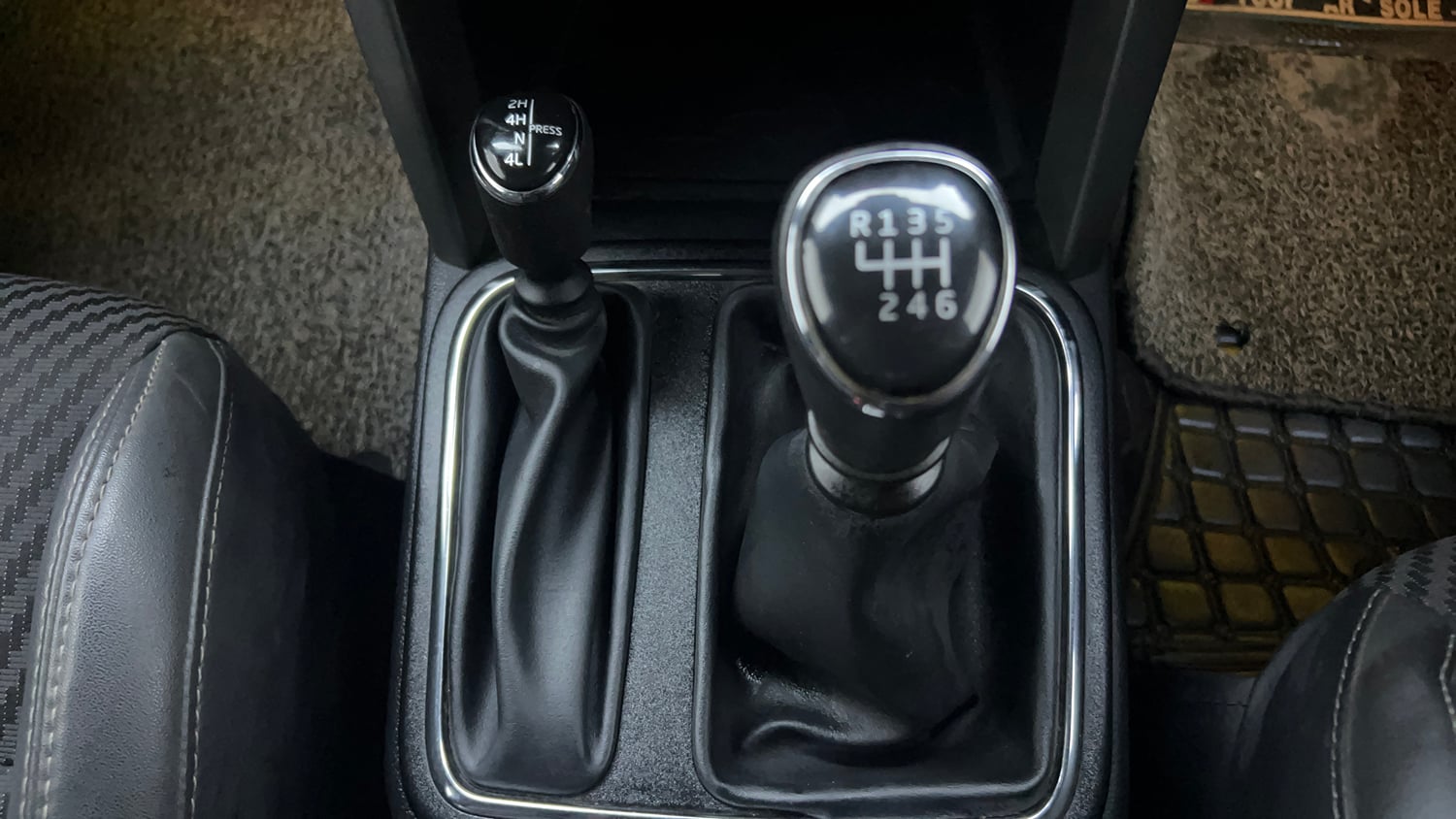 Used 2021 mahindra Thar LX Hard Top Petrol MT 4WD Petrol Manual interior GEAR  KNOB VIEW