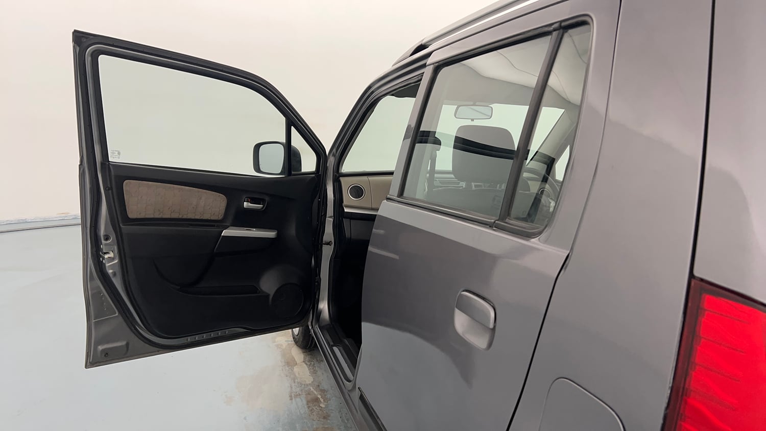 Used 2015 Maruti Suzuki Wagon R VXI Petrol Manual interior LEFT FRONT DOOR OPEN VIEW