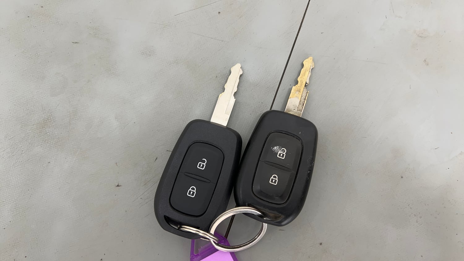 Used 2022 Renault Kwid RXT 1.0 (O) Petrol Manual extra CAR KEY VIEW
