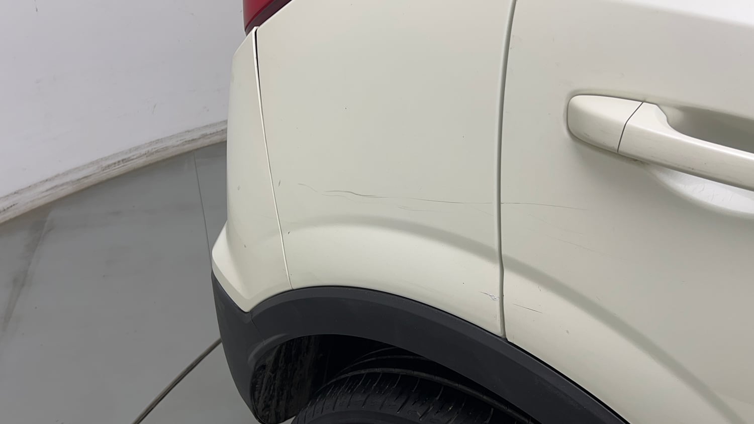 Used 2021 Mahindra XUV 300 W8 1.2 Petrol Petrol Manual dents MINOR DENT