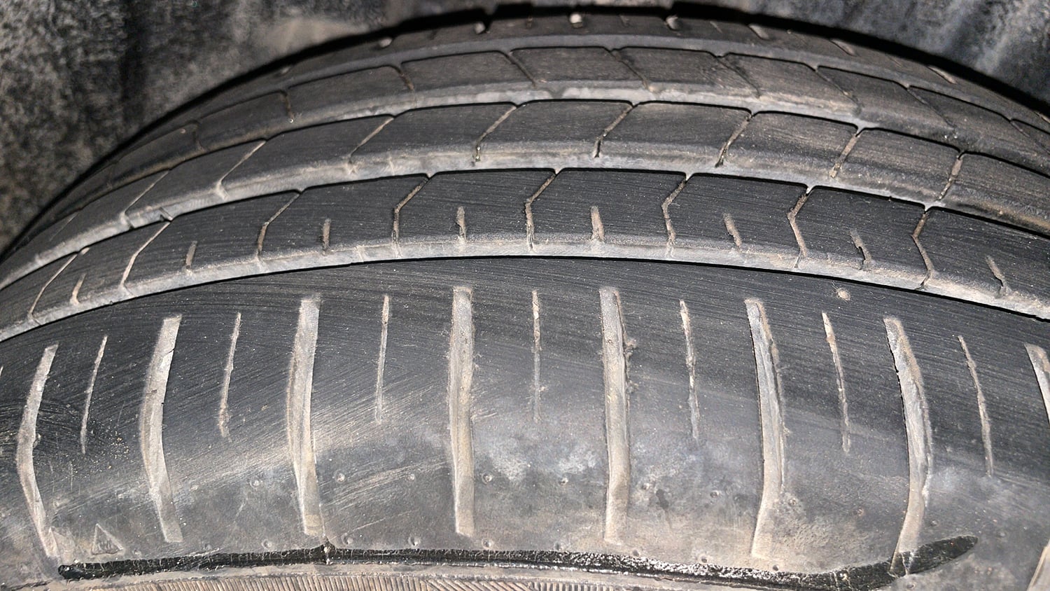 Used 2022 Maruti Suzuki Baleno Alpha AGS Petrol Automatic tyres RIGHT REAR TYRE TREAD VIEW