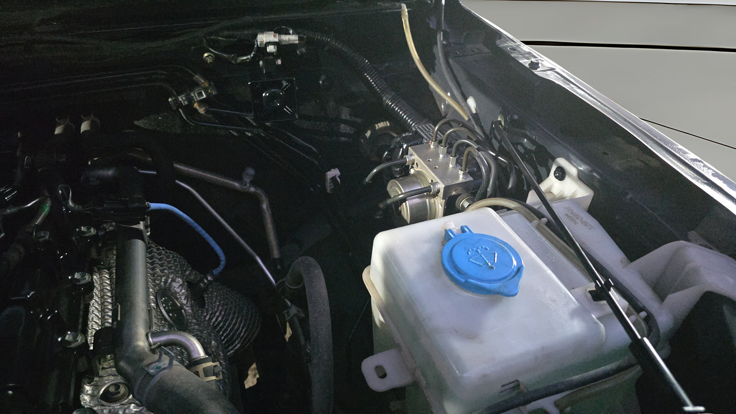 Used 2024 Maruti Suzuki Jimny Zeta MT Petrol Manual engine ENGINE RIGHT SIDE HINGE & APRON VIEW