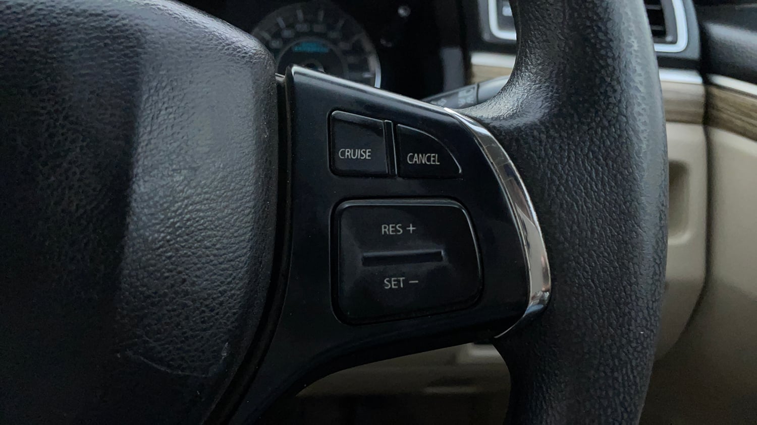Used 2022 Maruti Suzuki Ciaz Zeta 1.5 Petrol Manual top_features Cruise control