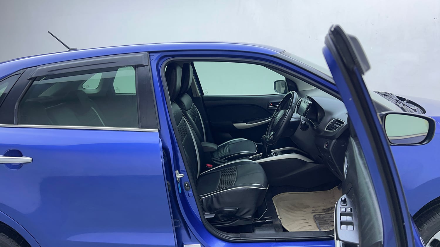 Used 2017 Maruti Suzuki Baleno Alpha 1.2 Petrol Manual interior RIGHT SIDE FRONT DOOR CABIN VIEW
