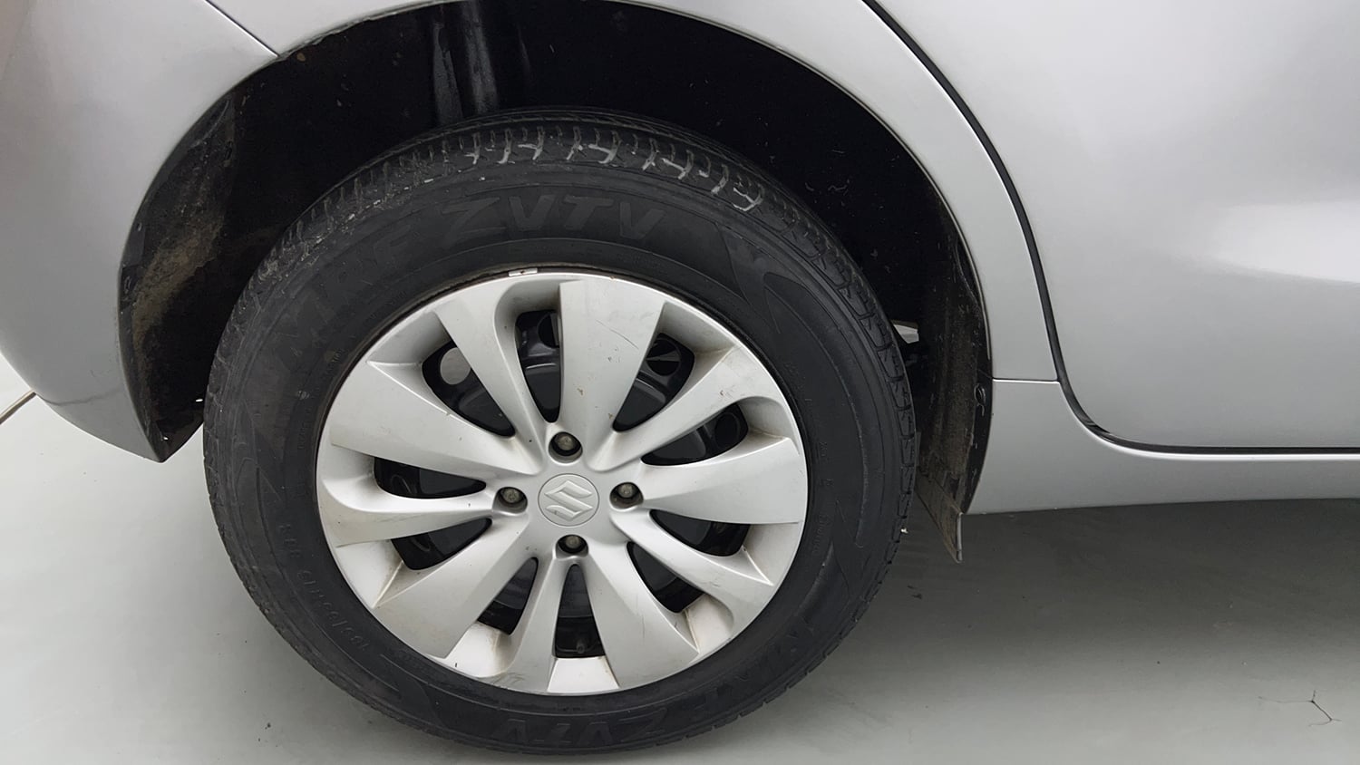 Used 2017 Maruti Suzuki Baleno Delta 1.2 Petrol Manual tyres RIGHT REAR TYRE RIM VIEW