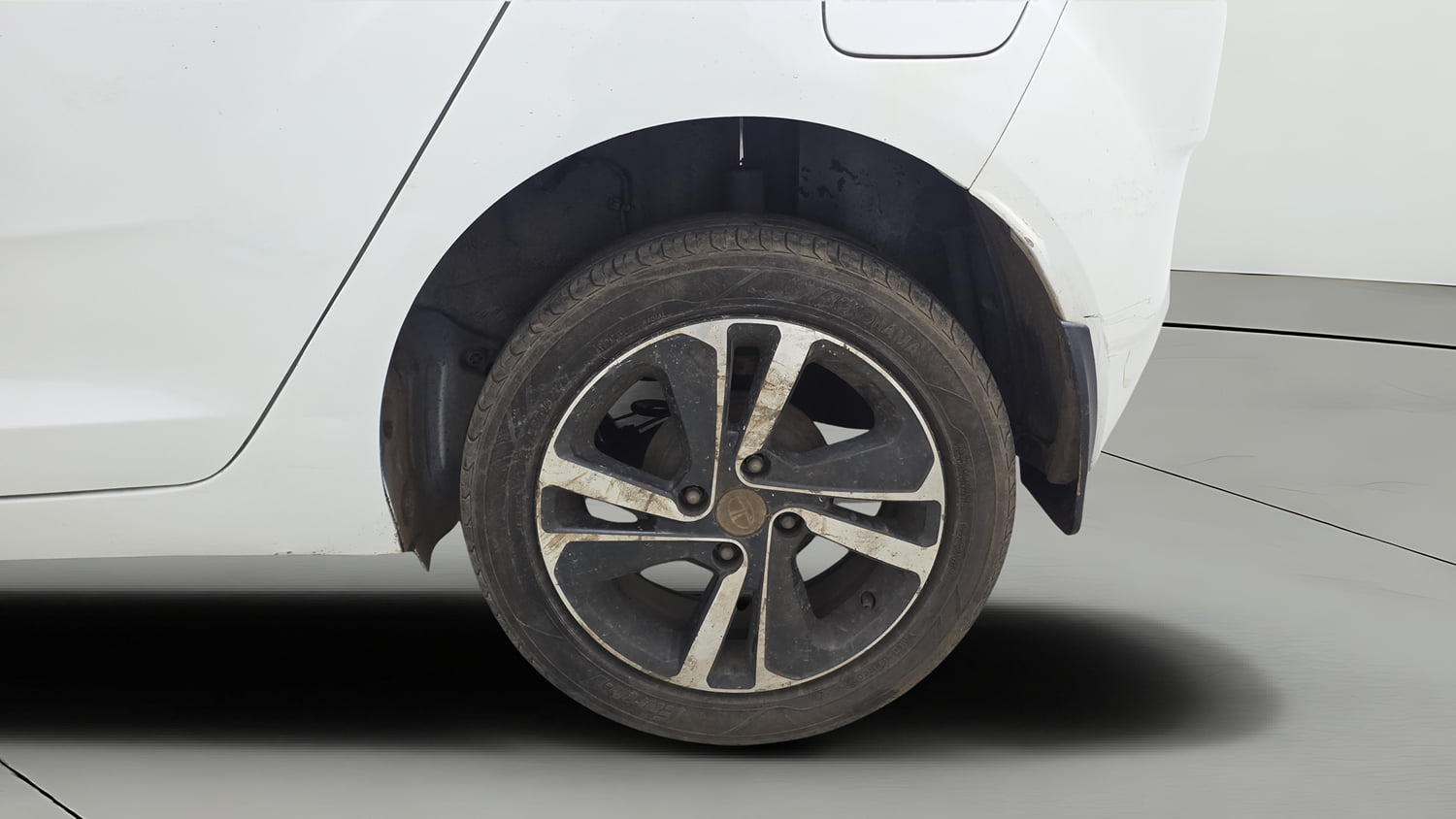 Used 2020 Tata Altroz XZ Petrol Petrol Manual tyres LEFT REAR TYRE RIM VIEW