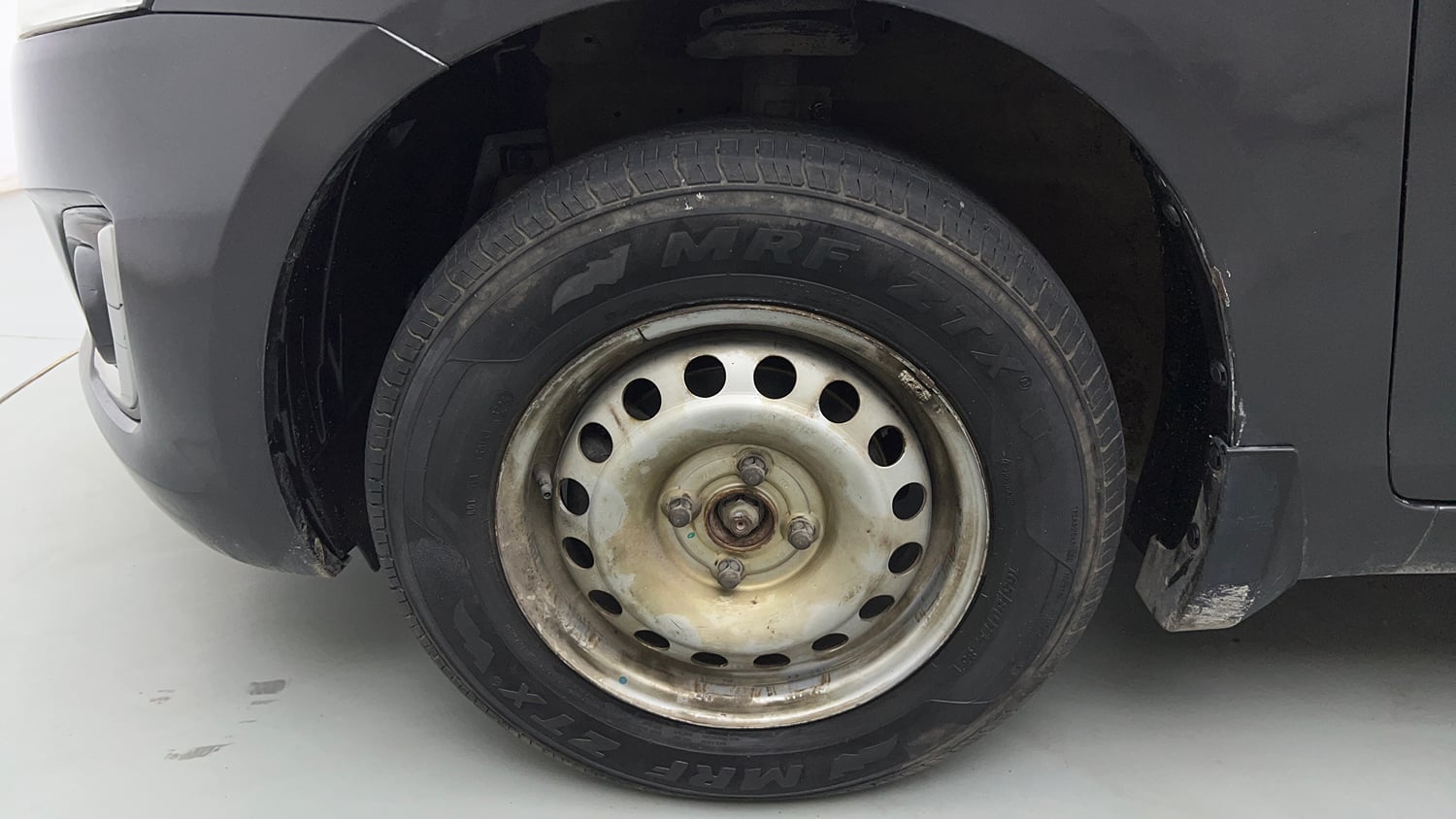 Used 2017 Maruti Suzuki Swift Lxi (O) Petrol Manual tyres LEFT FRONT TYRE RIM VIEW