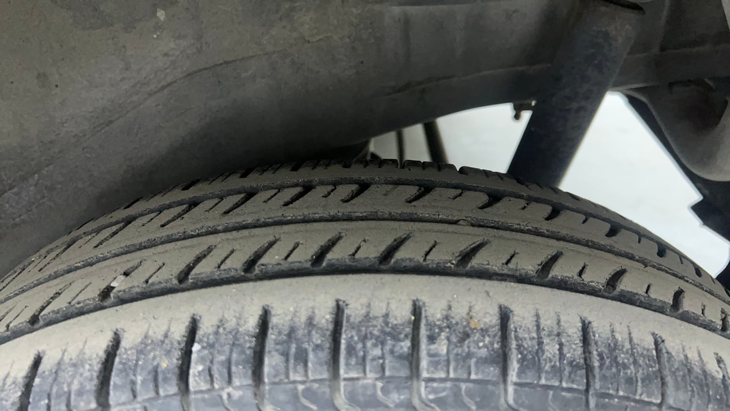 Used 2012 Maruti Suzuki Wagon R 1.0 LXi CNG Cng Manual tyres LEFT REAR TYRE TREAD VIEW