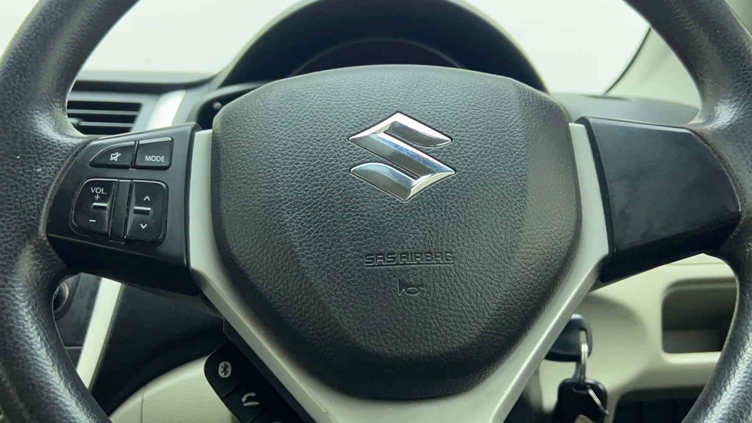 Used 2017 Maruti Suzuki Celerio ZXi AMT Petrol Automatic top_features Steering mounted controls
