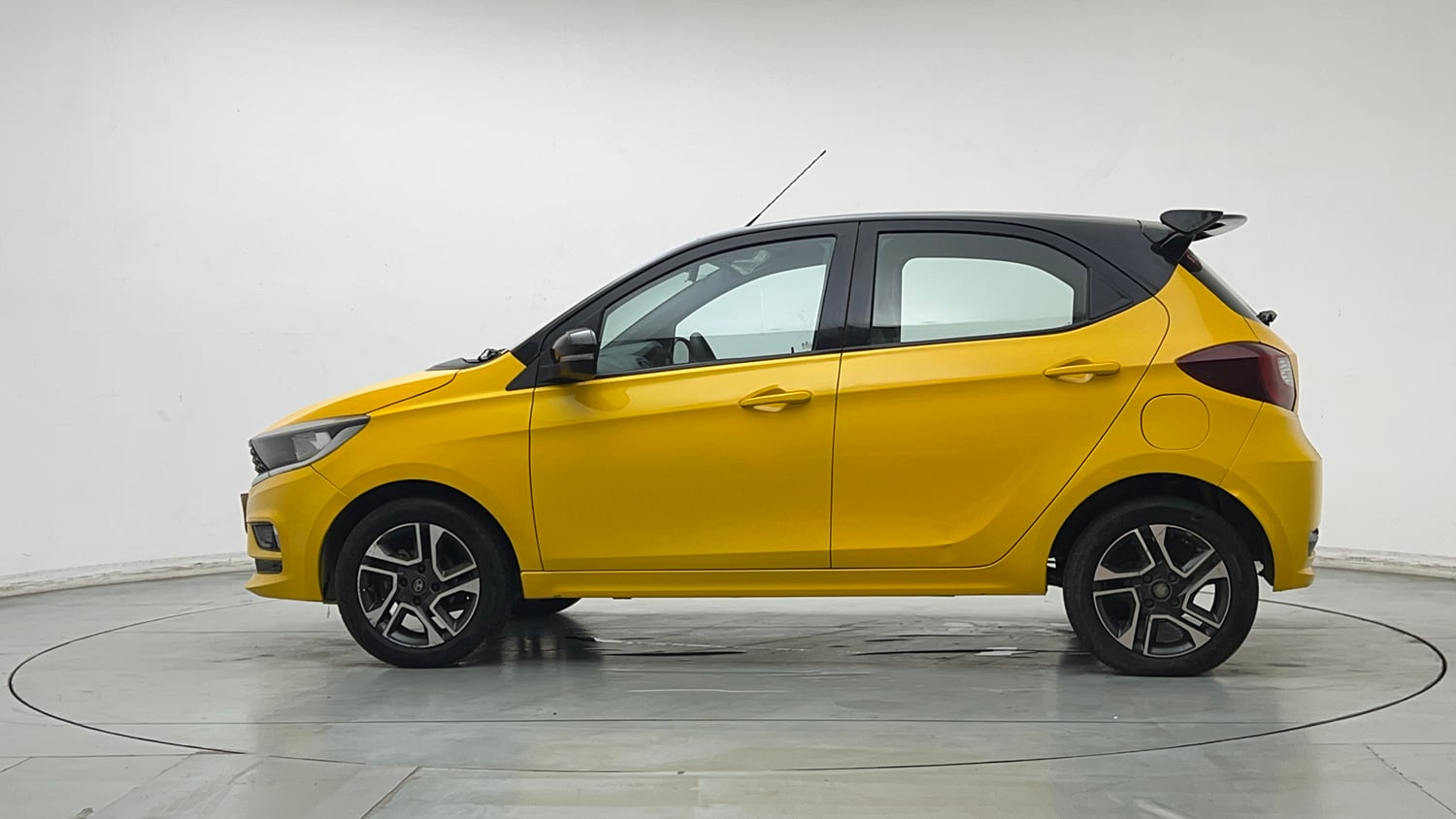 Used 2020 Tata Tiago XZA Plus Petrol Automatic exterior LEFT SIDE VIEW