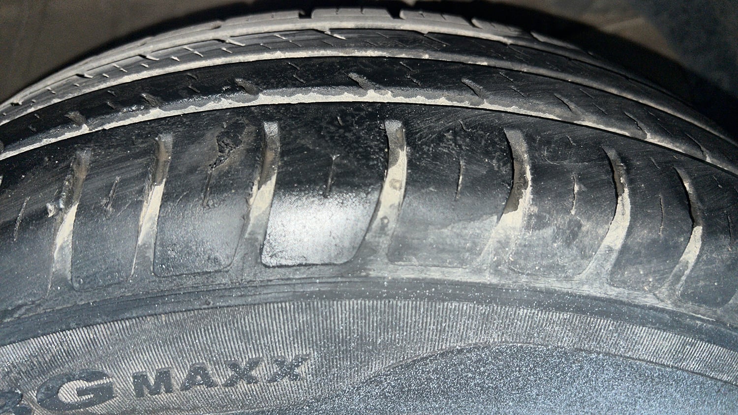 Used 2021 Maruti Suzuki Swift LXi Petrol Manual tyres RIGHT FRONT TYRE TREAD VIEW