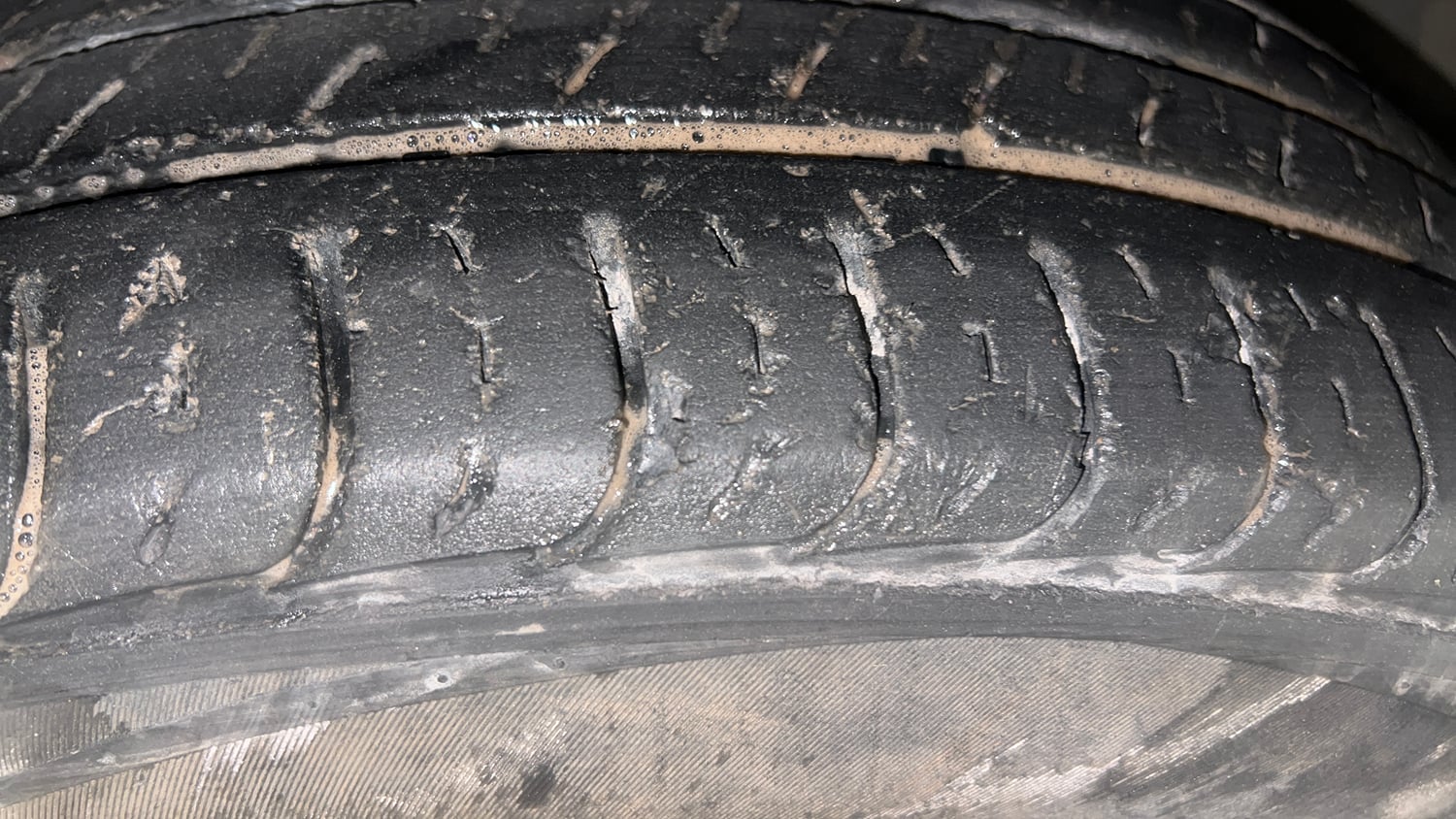 Used 2023 Hyundai Venue N-Line N6 DCT Dual Tone Petrol Automatic tyres RIGHT FRONT TYRE TREAD VIEW