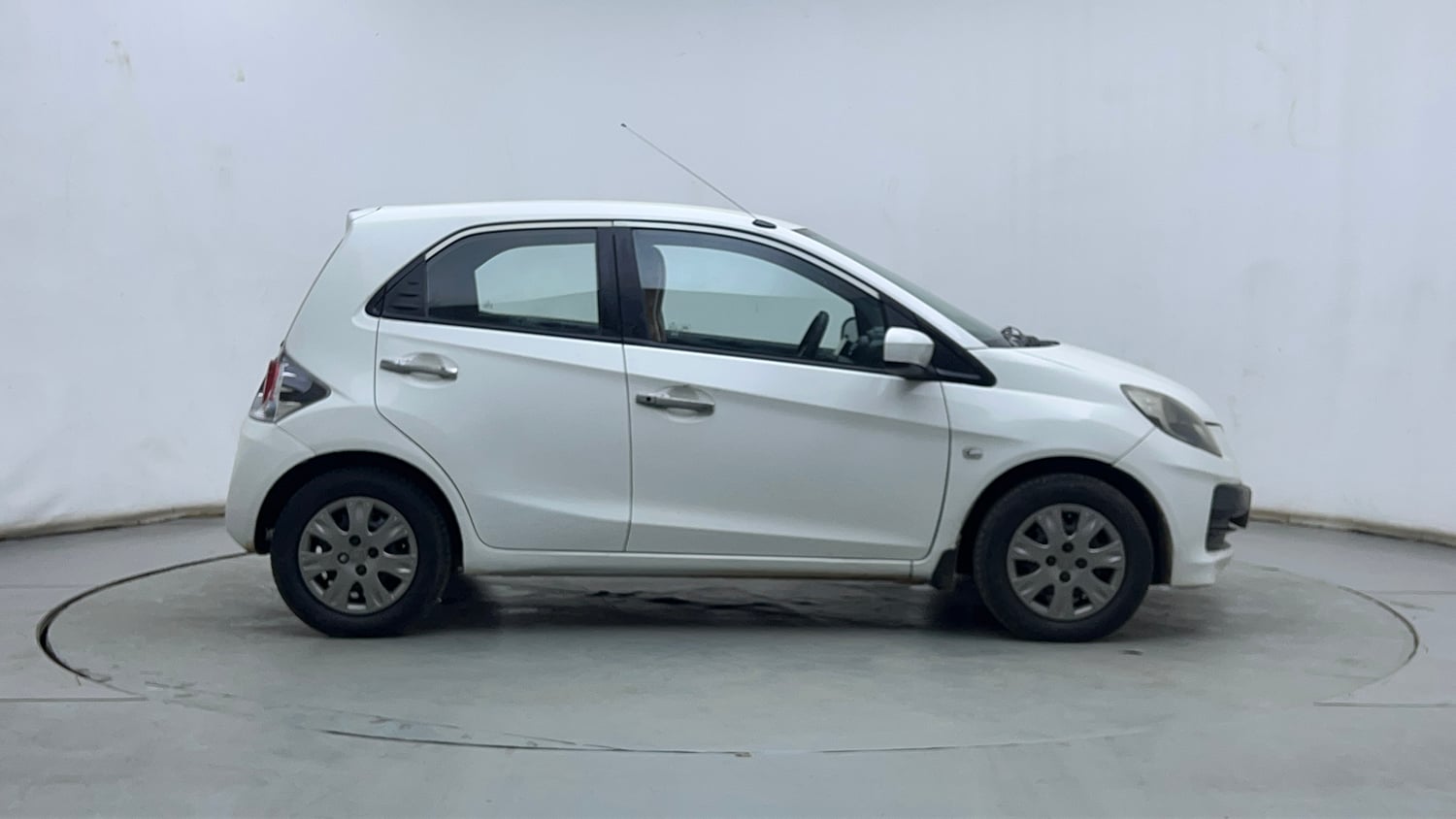 Used 2014 Honda Brio S MT Petrol Manual exterior RIGHT SIDE VIEW