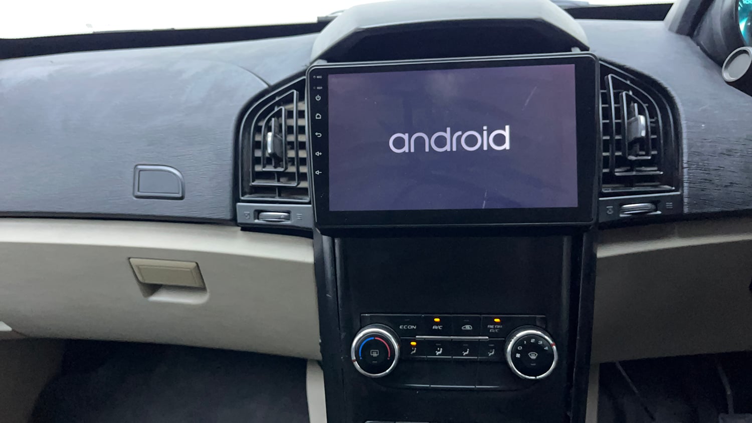 Used 2017 Mahindra XUV500 W4 Diesel Manual interior MUSIC SYSTEM & AC CONTROL VIEW