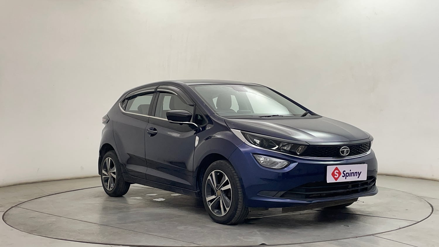 Used 2023 Tata Altroz XZ Plus (S) Petrol Manual exterior RIGHT FRONT CORNER VIEW