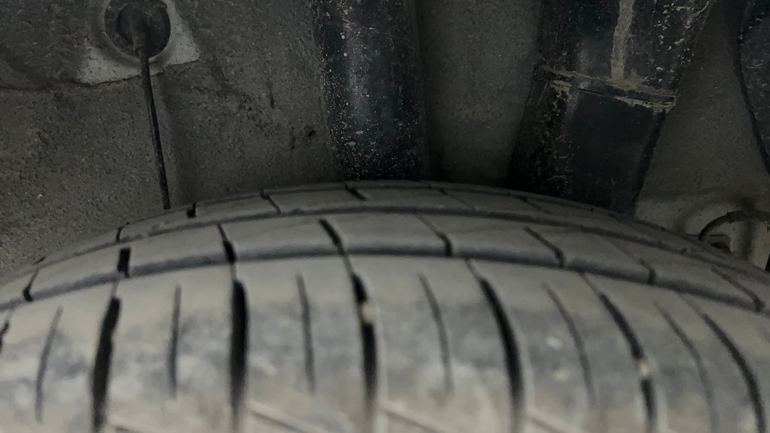 Used 2018 Hyundai Grand i10 Asta 1.2 Kappa VTVT Petrol Manual tyres LEFT REAR TYRE TREAD VIEW