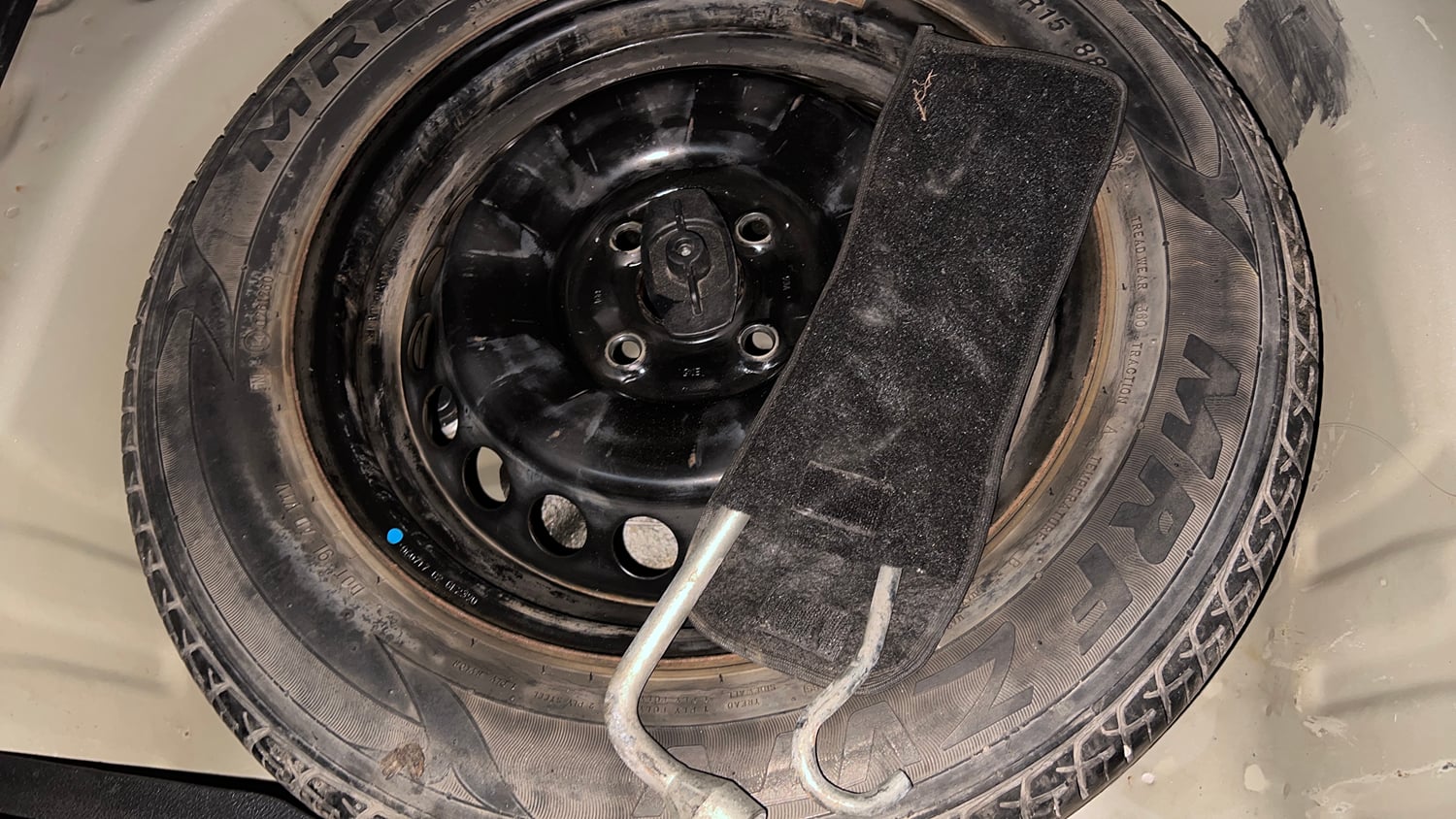 Used 2017 Maruti Suzuki Baleno Delta 1.2 Petrol Manual tyres SPARE TYRE VIEW