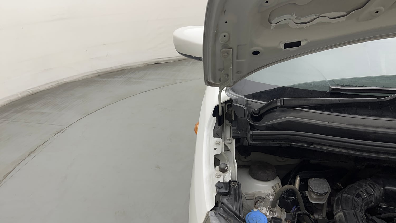 Used 2022 Maruti Suzuki Wagon R 1.0 VXi (O) 1.0 Petrol Manual engine ENGINE RIGHT SIDE HINGE & APRON VIEW