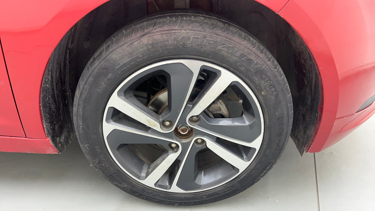 Used 2021 Tata Altroz XZ Petrol Petrol Manual tyres RIGHT FRONT TYRE RIM VIEW
