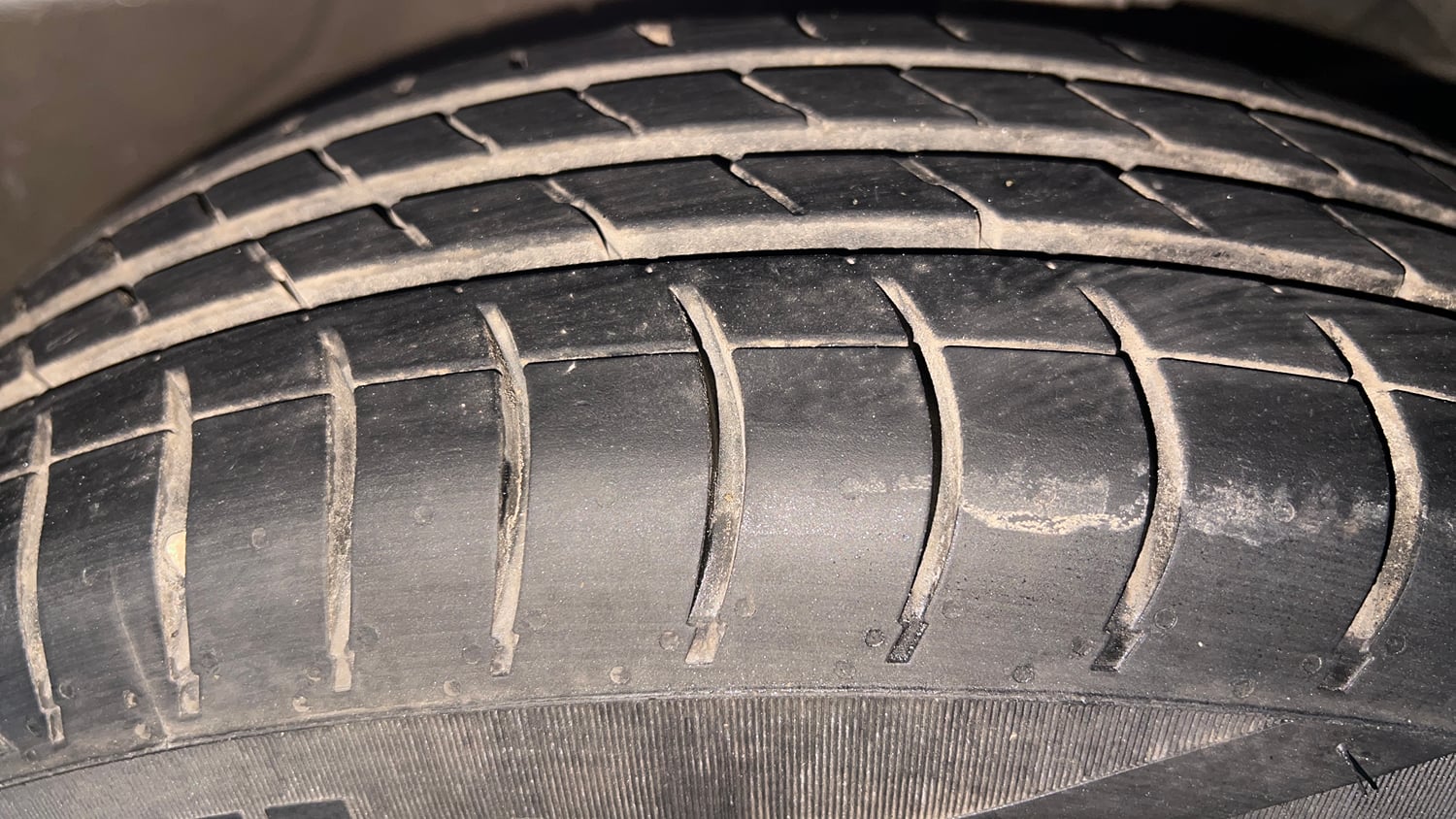 Used 2020 Maruti Suzuki Dzire VXi Petrol Manual tyres RIGHT FRONT TYRE TREAD VIEW