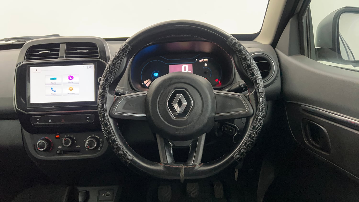 Used 2022 Renault Kwid RXT 1.0 (O) Petrol Manual interior STEERING VIEW
