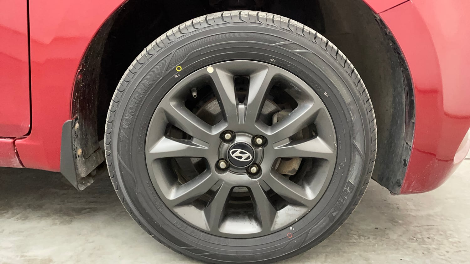 Used 2020 Hyundai Elite i20 Sportz Plus 1.2 Petrol Manual tyres RIGHT FRONT TYRE RIM VIEW