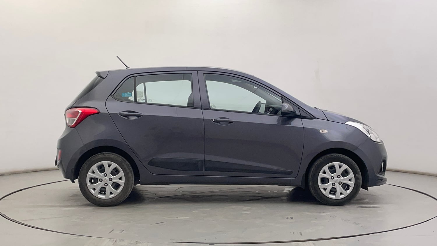 Used 2016 Hyundai Grand i10 Magna AT 1.2 Kappa VTVT Petrol Automatic exterior RIGHT SIDE VIEW