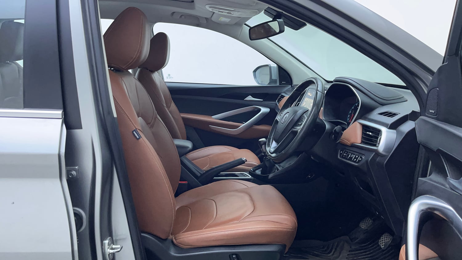 Used 2022 MG Motors Hector Plus Sharp 2.0 Diesel Turbo MT 6-STR Diesel Manual interior RIGHT SIDE FRONT DOOR CABIN VIEW