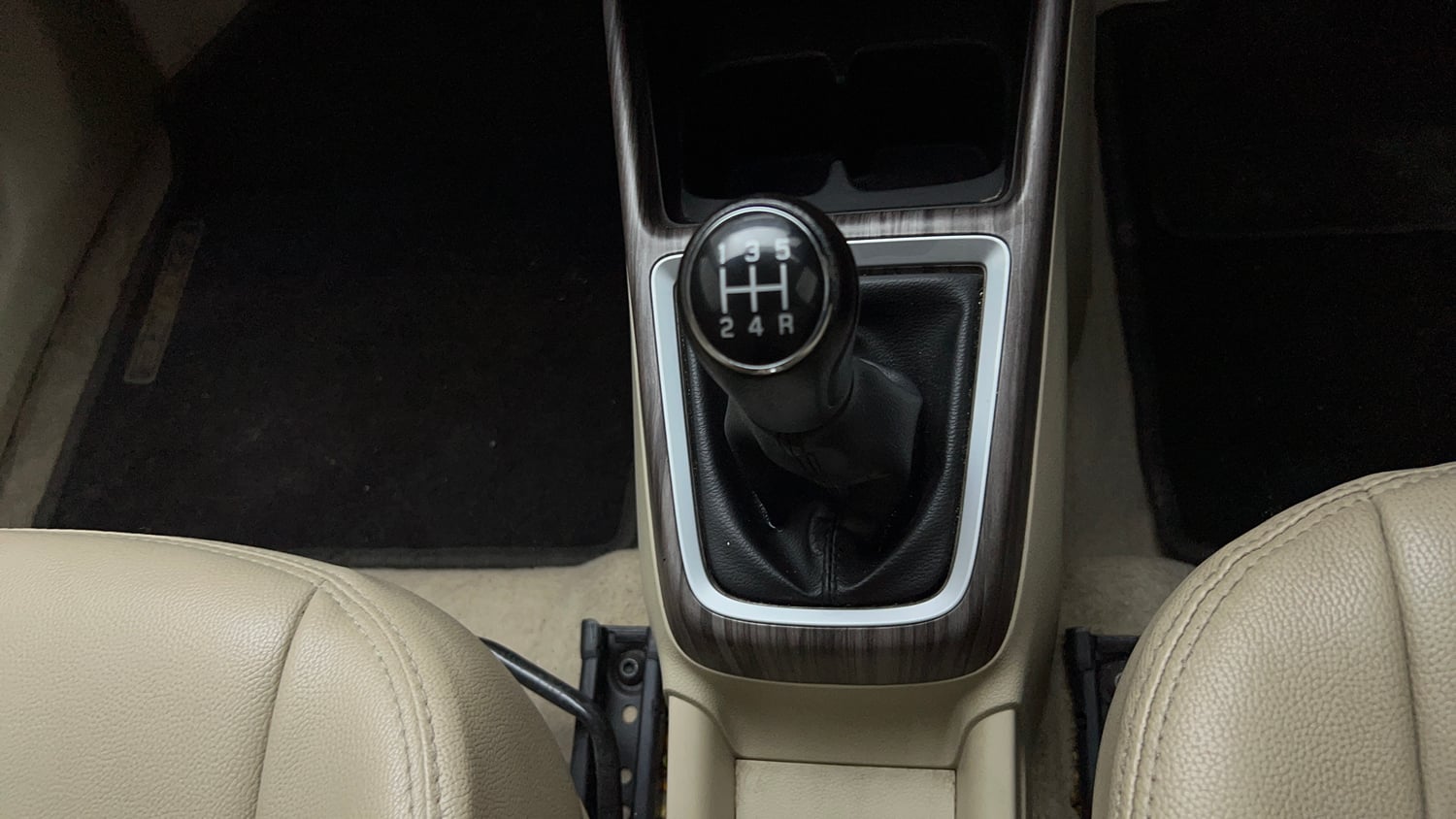 Used 2020 Maruti Suzuki Dzire VXi Petrol Manual interior GEAR  KNOB VIEW