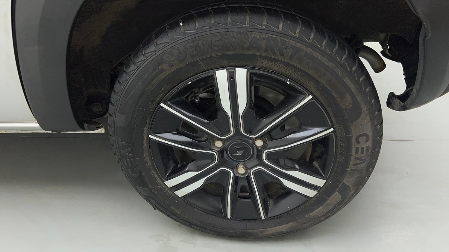 Used 2022 Renault Kwid CLIMBER AMT Petrol Automatic tyres LEFT REAR TYRE RIM VIEW
