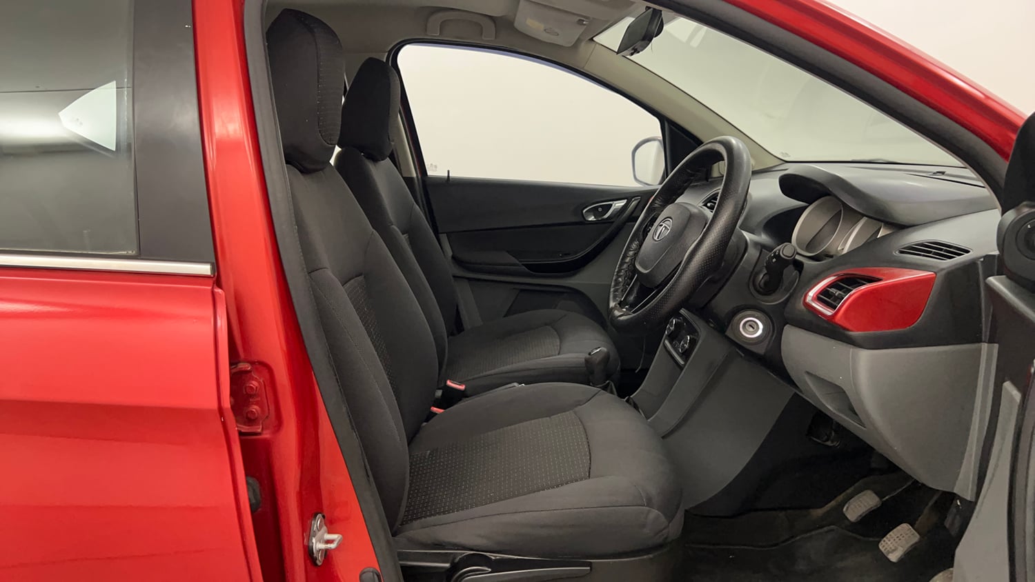 Used 2017 Tata Tigor Revotron XZ (O) Petrol Manual interior RIGHT SIDE FRONT DOOR CABIN VIEW