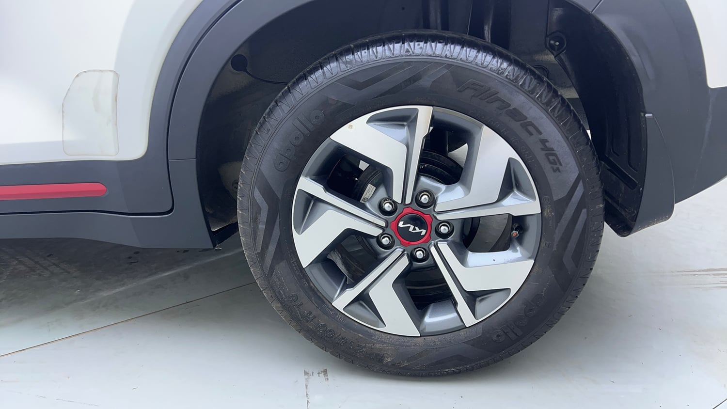 Used 2022 Kia Sonet GTX Plus 1.0 iMT Petrol Manual tyres LEFT REAR TYRE RIM VIEW