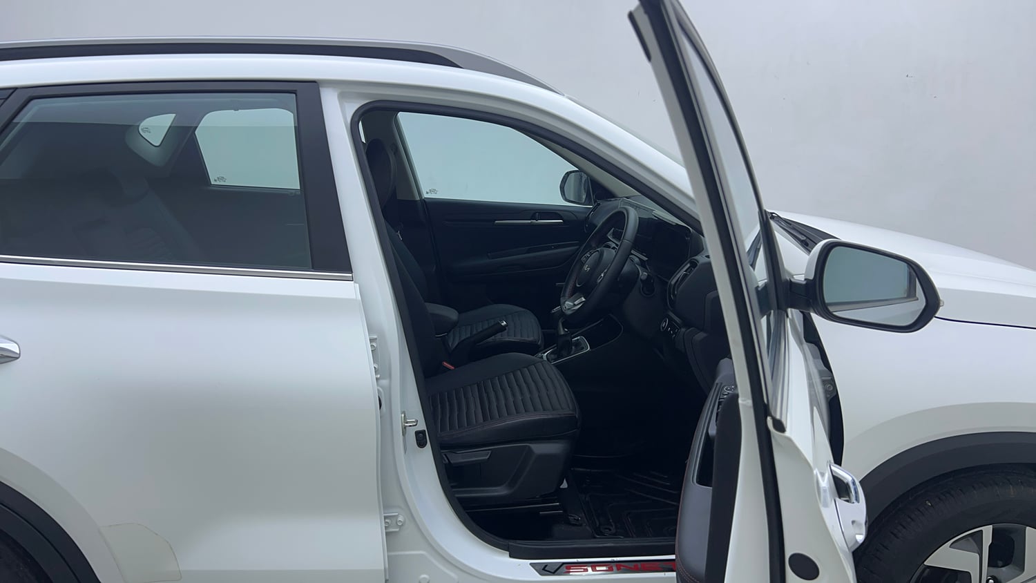Used 2022 Kia Sonet GTX Plus 1.0 iMT Petrol Manual interior RIGHT SIDE FRONT DOOR CABIN VIEW