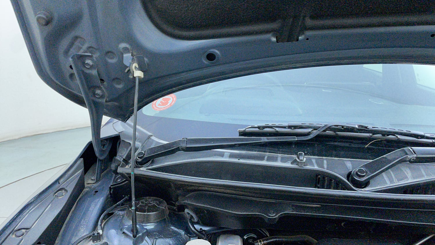 Used 2022 Maruti Suzuki Baleno Alpha AGS Petrol Automatic engine ENGINE RIGHT SIDE HINGE & APRON VIEW