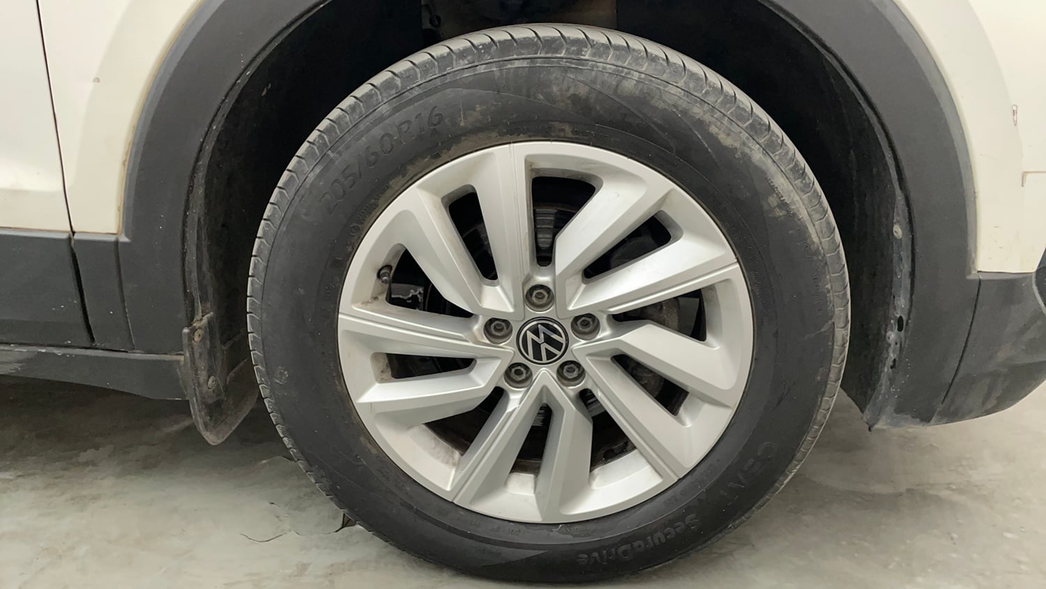 Used 2022 Volkswagen Taigun Highline 1.0 TSI MT Petrol Manual tyres RIGHT FRONT TYRE RIM VIEW