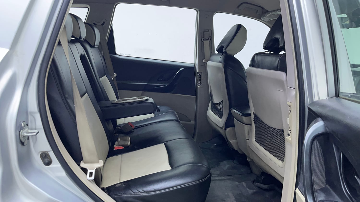 Used 2017 Mahindra XUV500 W4 Diesel Manual interior RIGHT SIDE REAR DOOR CABIN VIEW