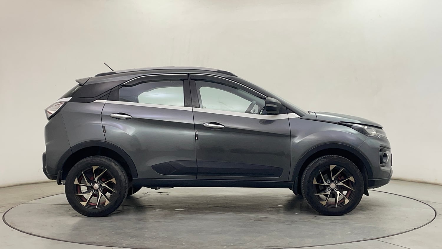Used 2021 Tata Nexon XM (S) Petrol Manual exterior RIGHT SIDE VIEW