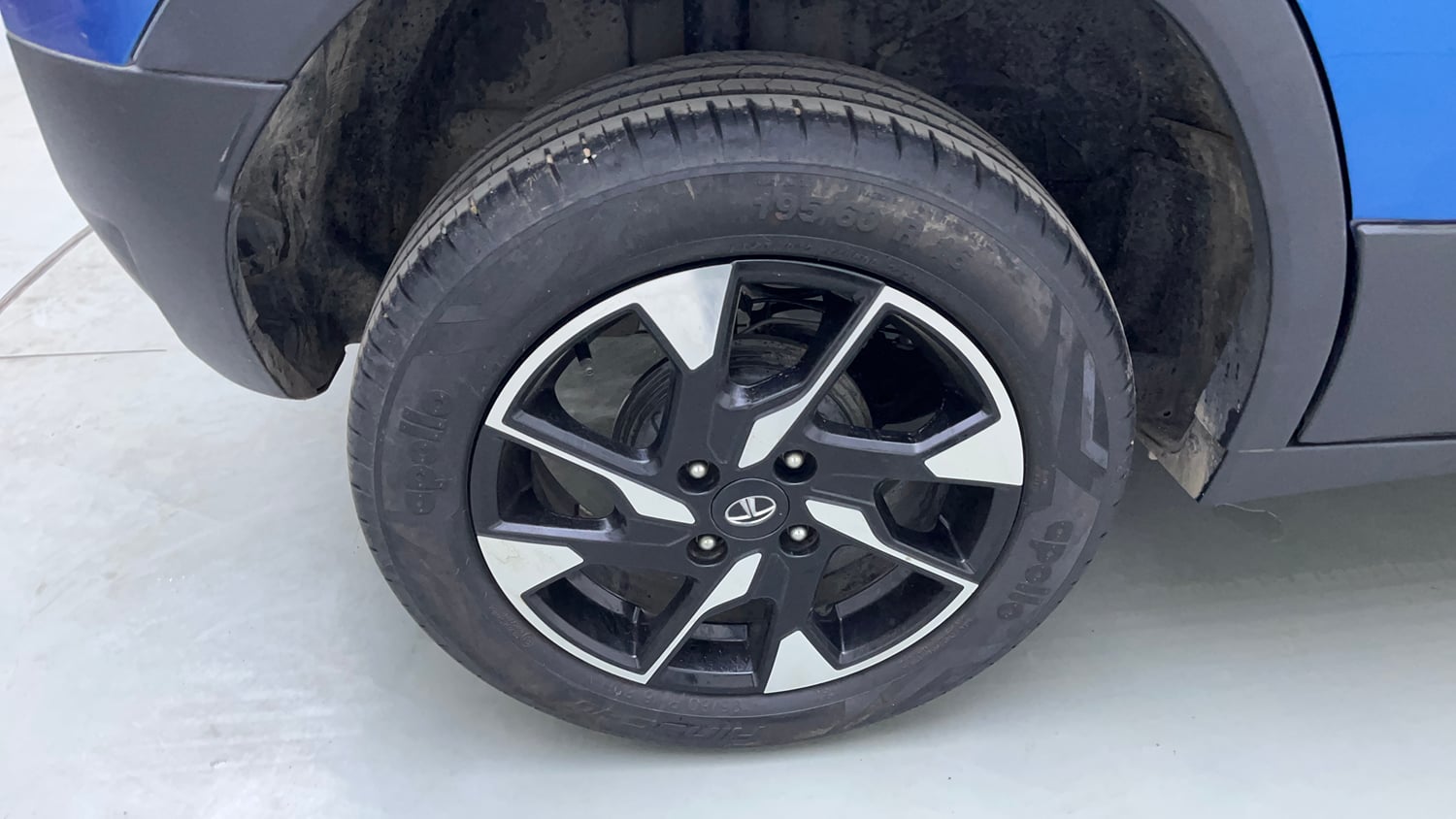 Used 2023 Tata Punch Creative AMT Petrol Automatic tyres RIGHT REAR TYRE RIM VIEW