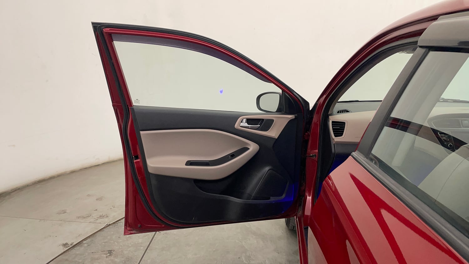 Used 2020 Hyundai Elite i20 Sportz Plus 1.2 Petrol Manual interior LEFT FRONT DOOR OPEN VIEW