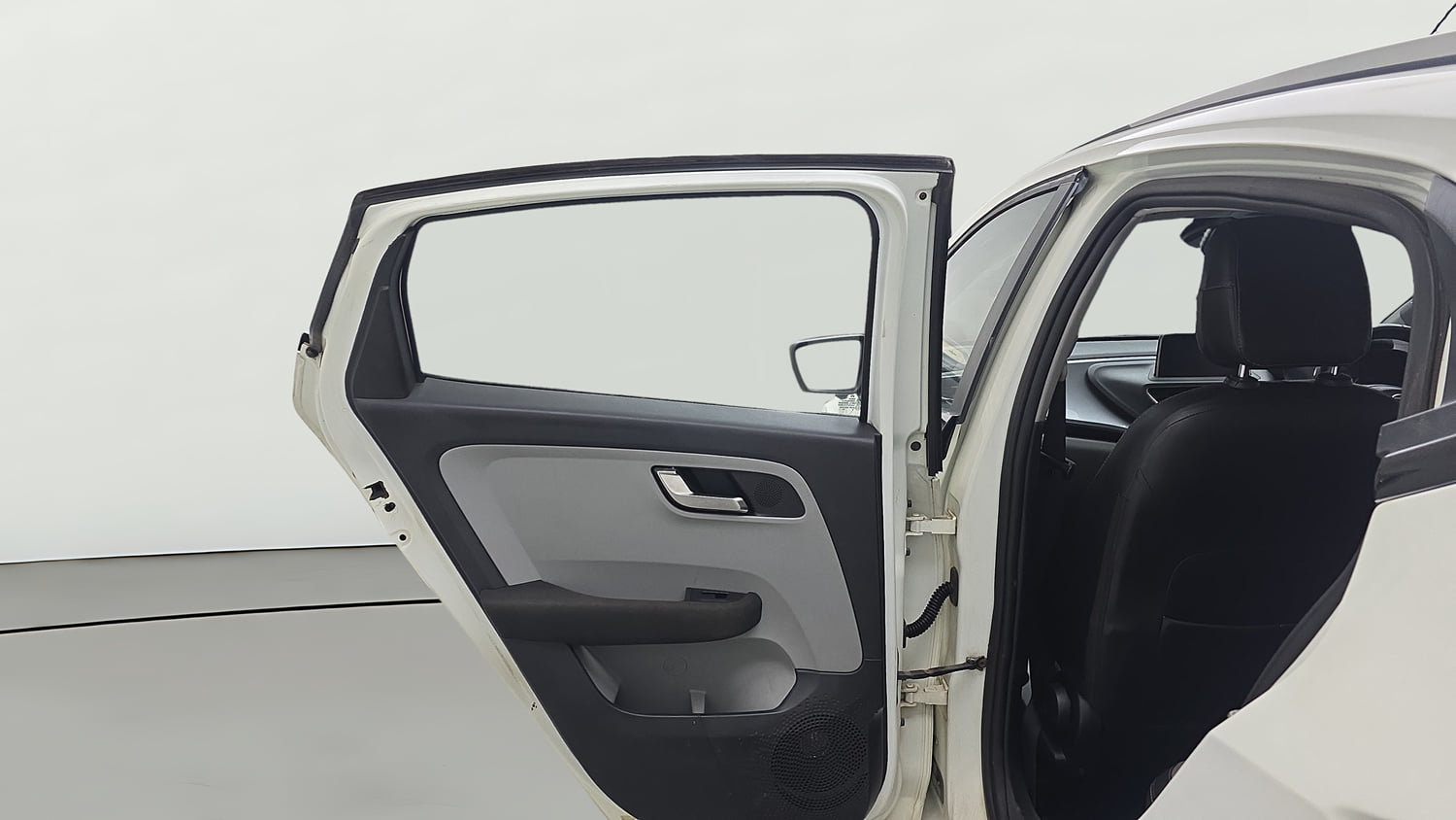 Used 2020 Tata Altroz XZ Petrol Petrol Manual interior LEFT REAR DOOR OPEN VIEW